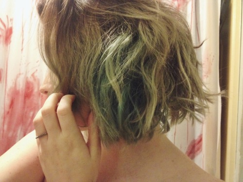 baberahammlincoln:  my hair reminded me of pale green waves? i dunno.