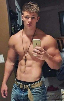 banging-the-boy:  https://banging-the-boy.tumblr.com/archive  A cute little guy with a body!