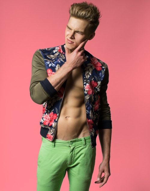 https://zloveguysz.tumblr.com/post/115290565463