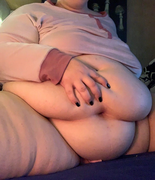 a-frank-admirer:Do you guys love this belly and belly button as much as I do?Reddit u/throwaway18273729