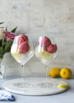 sweetoothgirl:  lemon raspberry sorbet prosecco floats  