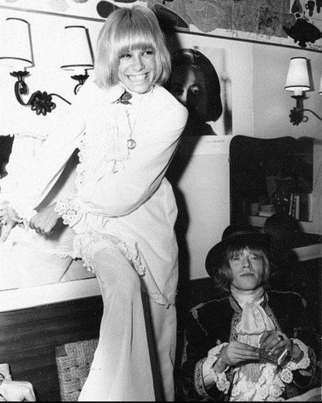 Anita Pallenberg & Brian Jones, 1967🌻
Via @weirdtvland on Instagram💐