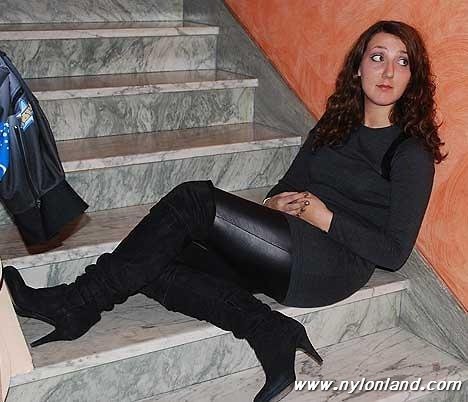 Ring around the posie, pocet full of pantyhosie. Alright, alright just go visit the best pantyhose b