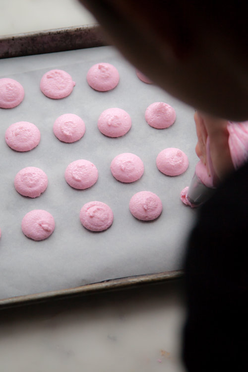 sweetoothgirl:  Valentine Macarons with Valrhona Chocolate  