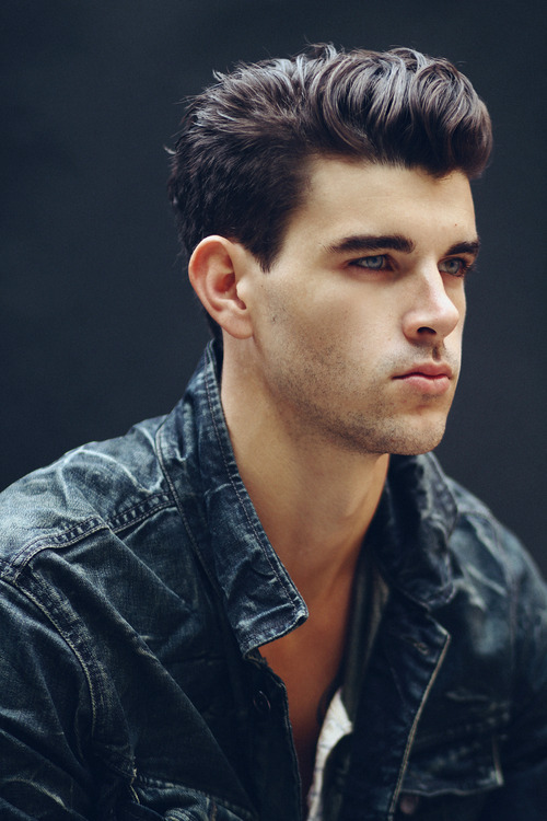 hunkopedia:  Follow Hunk’o’pedia for more hot guys!