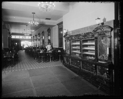 the1920sinpictures:1922 East 23rd St. near Broadway, the Cadillac Cafeteria. From New York City Hist