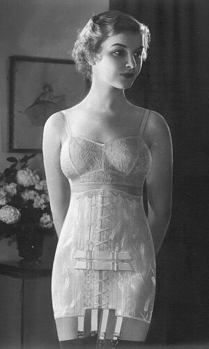 giftvintage:  Early 1930s model in a Spencer Sacro-Illiac corset