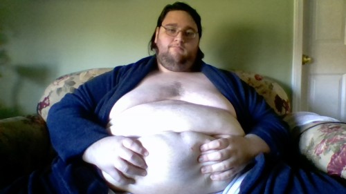 Some good morning belly squeezing.