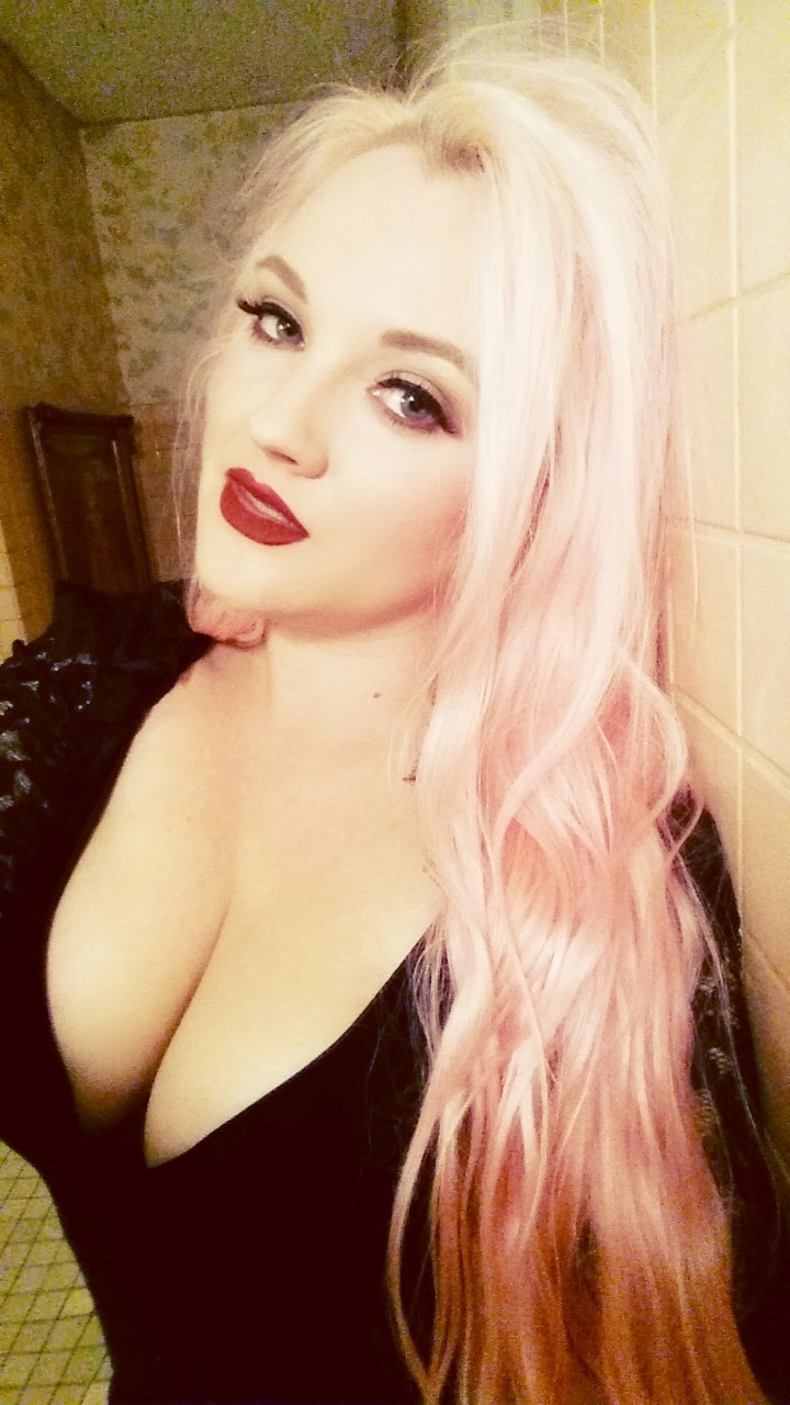 disneylandsprincess:  Pinupgirlclothing holiday party!  So in love with the Gilda
