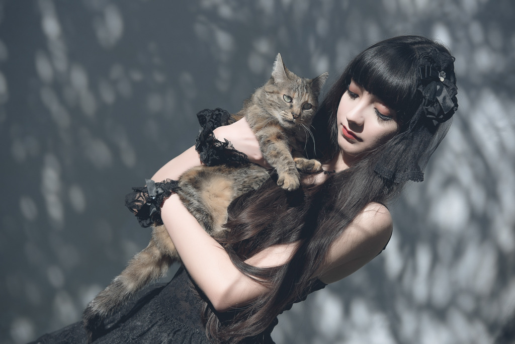 maysakaali: The Lady and her Cat • Photography: fanored • Model: maysakaali 