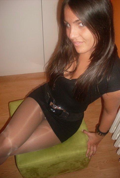 pantyhosedsisters:  That’s a 10!