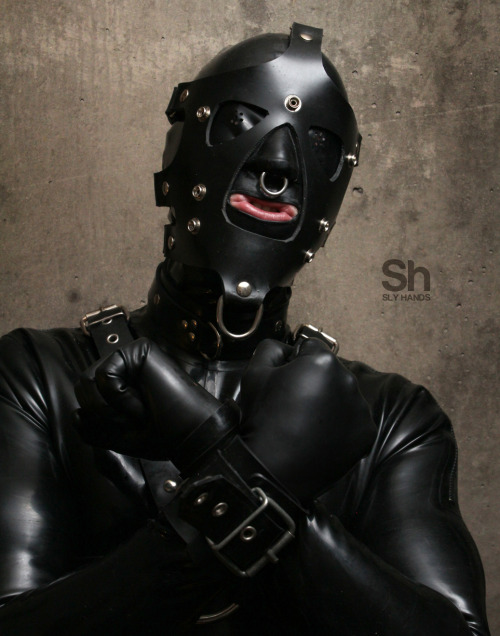 slyhands:  Advent door No.19Shoot by Sly Hands assisted by Alex RubbamanManchester, UK 