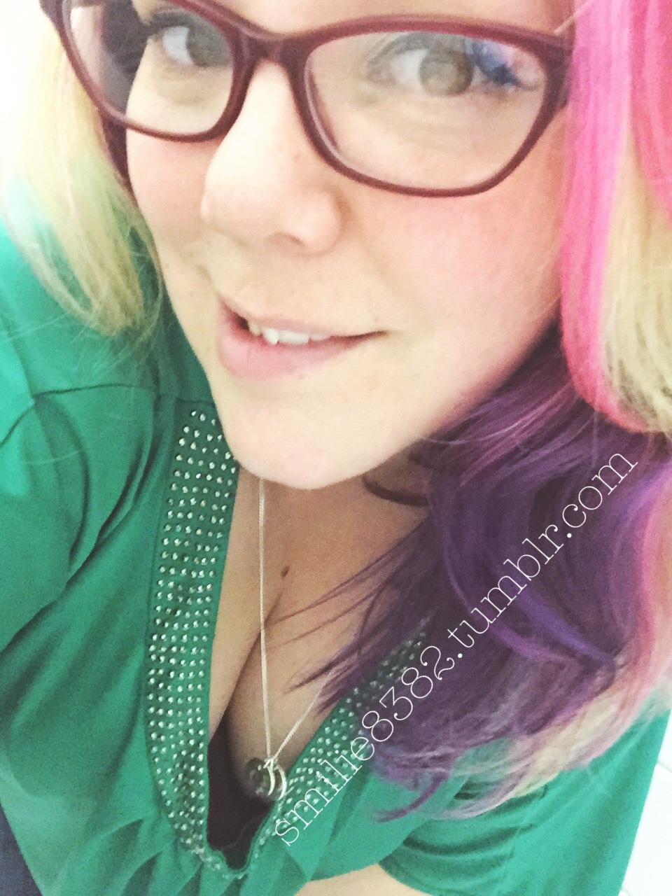 nakedgirlsatwork:  smilie8382:  Friday lunchtime boobies  💋💋💋💋  Naked