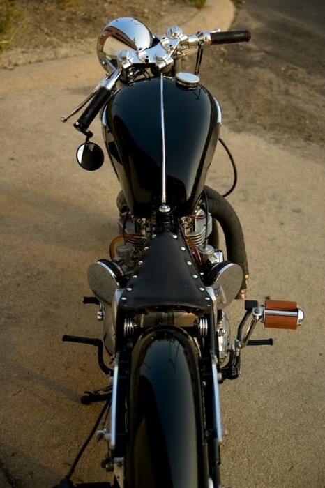 Triumph 750 
