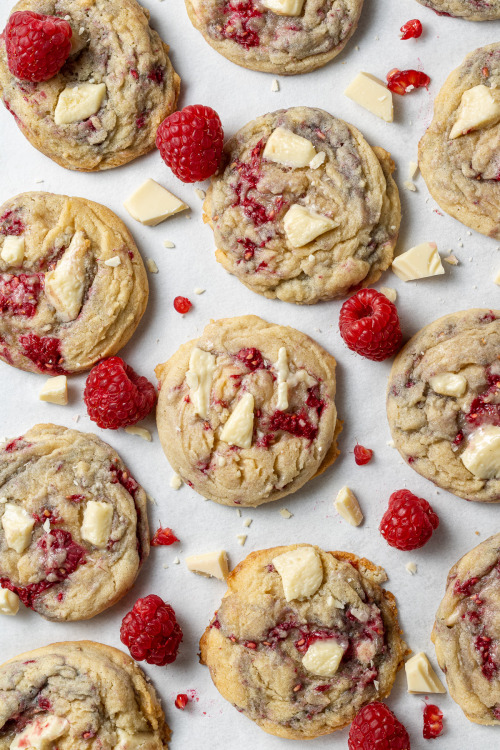  White Chocolate and Raspberry Cookies 