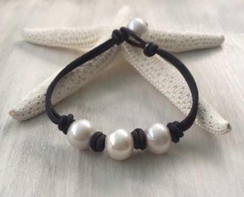Leather pearl bracelet #bracelets #bracelet #accessories #wristwear #etsy #handmade #giftforher #gif