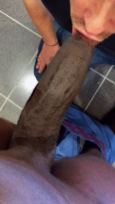 caljock:  danlom71:  kiffgay:  My favorite Monster Black Cock 😜🍆💦  😱😱😱   Yes! 🍆