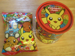 Pokemon Petit Snack tin ~Inside you have a bag of chips, I can’t pinpoint the flavor, it may be shrimp ? They’re good though. Then two Pikachu-shaped Lolipops and a couple of chocolate chip sugar cookies &lt;3 (I made sure to carefully cut the wrappers