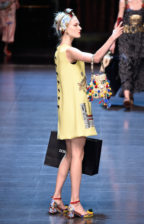 amourfashionmode:  Models on the Dolce and Gobanna SS16 paused mid-runway to take a selfie. 