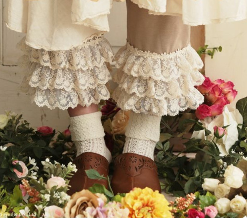Beautiful pants at Favorite One on-line shop!! &lt;3Love this picture!