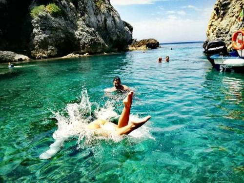 Diving …Isole Tremiti, Puglia repost from @gilda_primi - Un tuffo dove l'acqua è più blu #mar