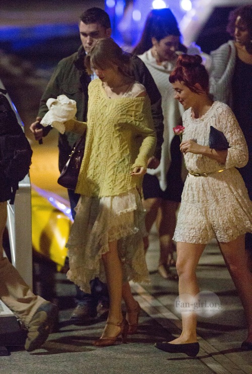 Taylor Swift takes a trip with her parents on a boat in Auckland Newzealand more at fan-girl.