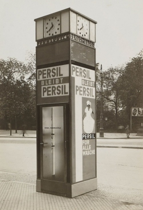 Walter Dexel, phone booth with clock and advertising, 1927/28. Frankfurt.The abstract painter Dexel 