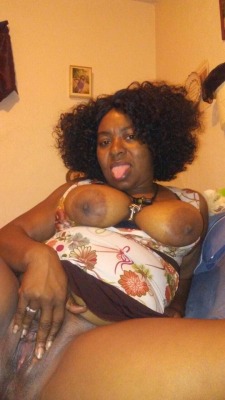 allpudgeluv:  matureblackbreeder:  Sexy Granny pussy    Tongue kiss that Mouth and Pussy 💦👅💦 Before Nutting in that Sweet Black Pussy💦💦💦💦💦🍆