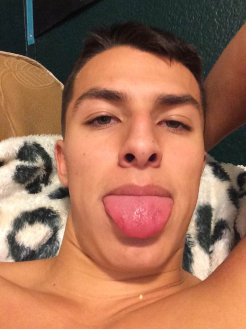 straightdudesexposed:  Stefan Stefan is a kinky guy who used to be my #1 boytoy. I literally broke down in rainbow tears when I accidentally lost all his vids hahah(1000 notes and I’ll post another set of his pics xx)