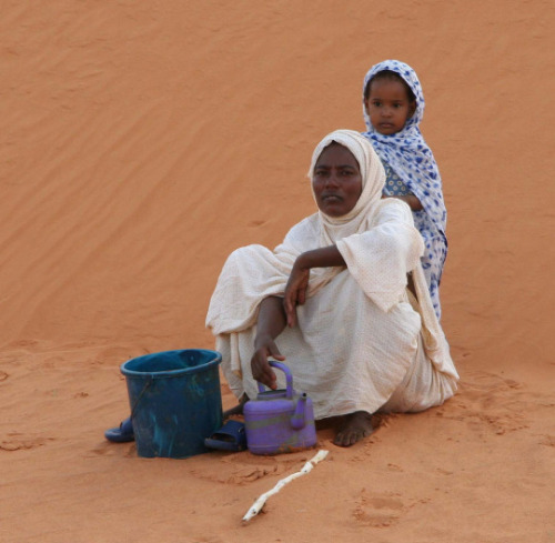missauset:  beautiesofafrique:  Mauritania || Northwest Africa || ©  Ferdinand Reus  Fam