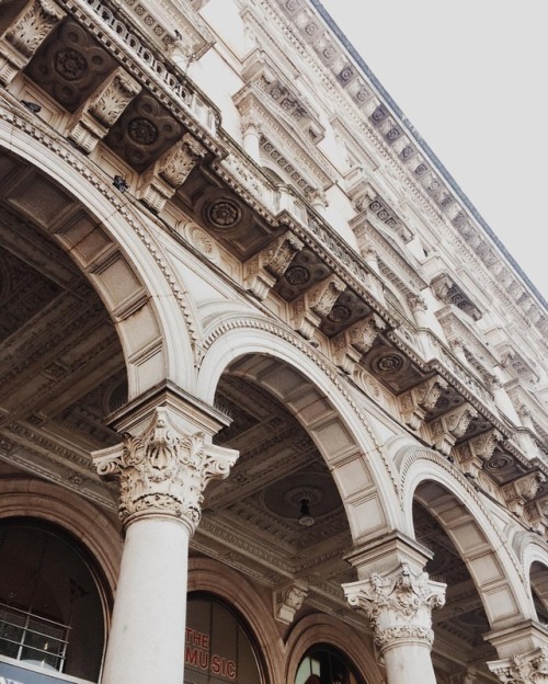 #arch #architectural #italy #architecture #building #buil #art #archbybarth #milano #mediolan #vsco 