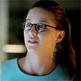 dailysupergirlgifs:Kara Danvers + Glasses