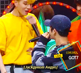 pinkhoodiemark:  How to be Fake 101Bonus: Jaebum’s reaction