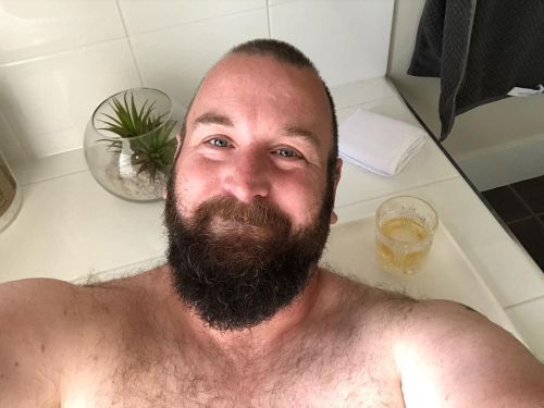 It’s 4pm. A totally civilized time to drink scotch in the bath……. right?#bath #scotc