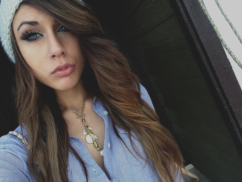 drug-child:  I want this as my sidebar but it’s crooked. why  Bella is so pretty.