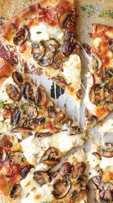 yumi-food: WHITE MUSHROOM PIZZA