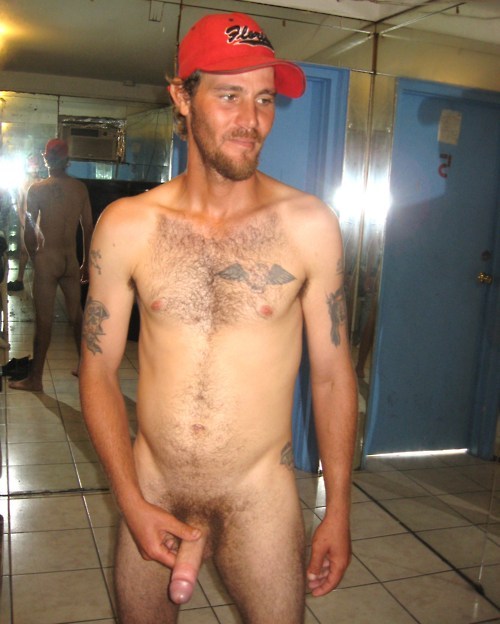 shakboysmen:  I want to smell, sniff and lick this hot piece of trailer trash.