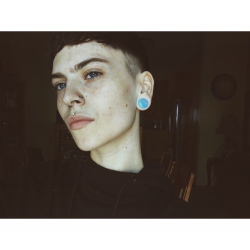 maa-iingan:Freckle King  (He/Him)