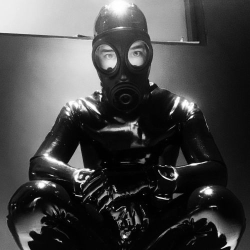 Back after a break  • • • #fetishgear #gayfetish #gaylatex #gaylatexfetish #gayrubber