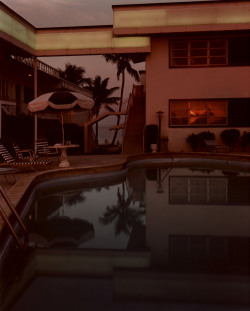 loverofbeauty:  Joel Meyerowitz:  Pool,