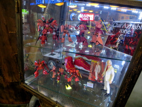 koreagunpla:A rather unexpected addition to the Gangnam Gundam Base was the “Char Aznable zone”.I fe