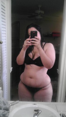 selfshot-fat:  Real name: Amanda Looking: