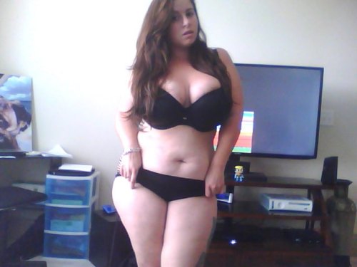 the-new-ella-grace:Eh. Body shot.So thick and hot!