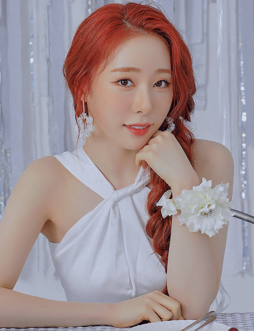 yeonjung universe photoshoot: light silver