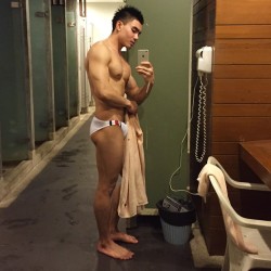 asianmilkman:  Beautiful #AsianHunk i found