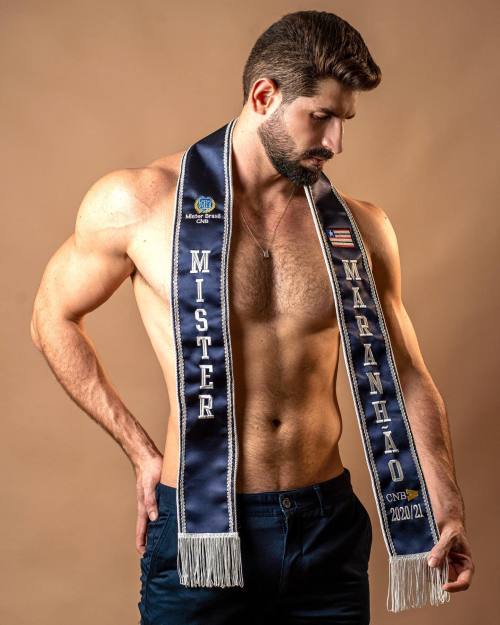 hotguyssexynavels: When you and your boyfriend are both in Mr. Brazil and representing your home tow
