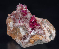 bijoux-et-mineraux:  Wendwilsonite with Calcite