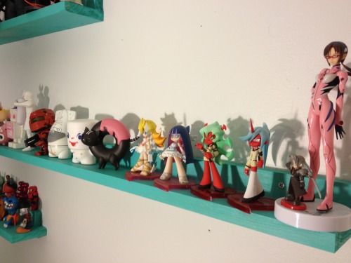 To continue with my obsession of shelf making … I made 4 new 4ft shelves for toys last night.