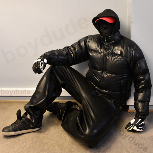 Me | boydudeI LOVE smooth and shiny wetlook puffy downjackets!…and saggy baggy pants! ;)Here’