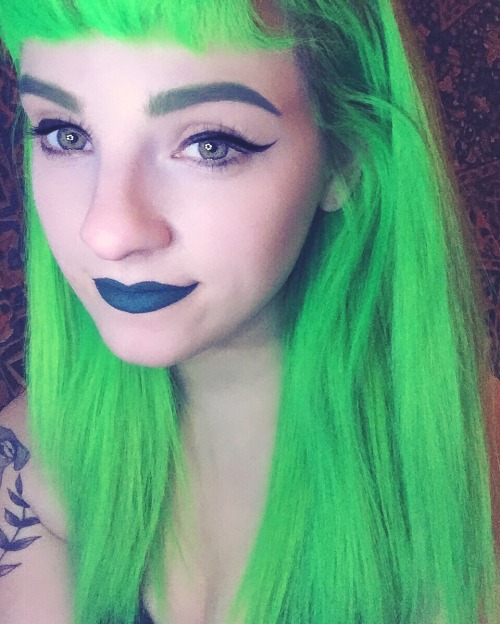 lovelydyedlocks:Electric lizard by manic panic. Fresh, and faded. 